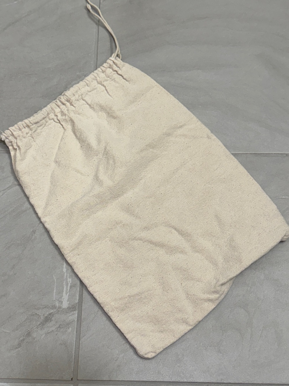 Azaria Cream Travel Dust Bag - Picture 2 of 4